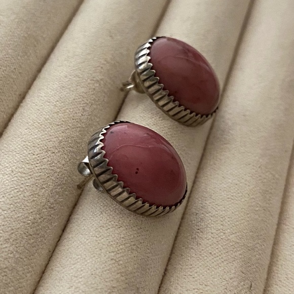 Vintage Sterling Silver Pink Opal Gemstone Stud Earrings - Picture 4 of 9